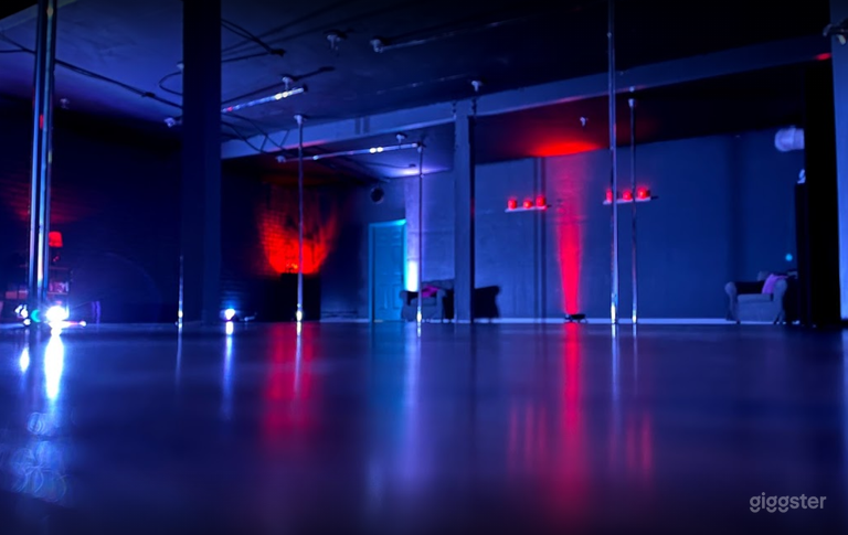 Estudio de Embodiment y Pole en Newport Beach 