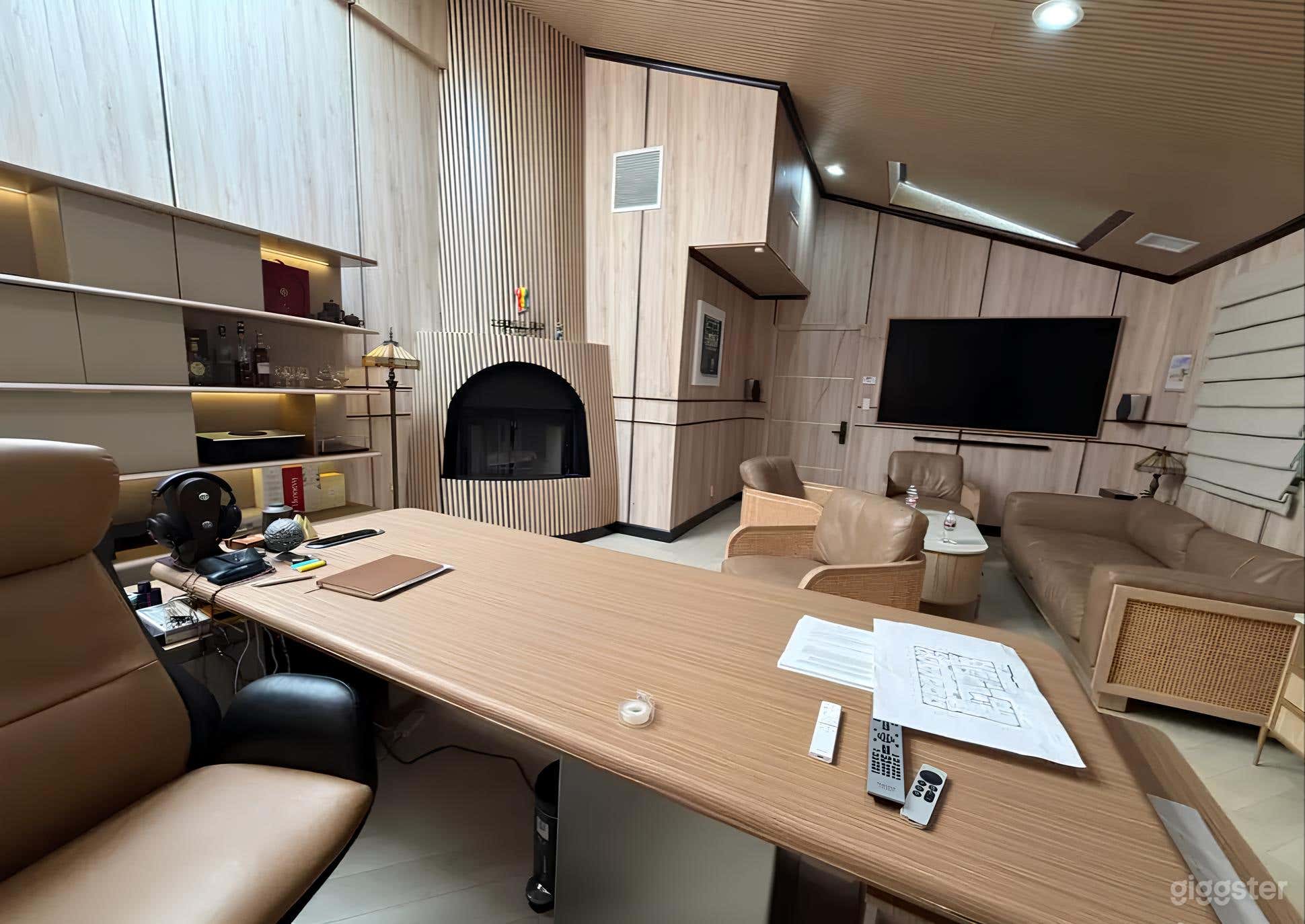 Classic Office with Leather Couches Photo 1