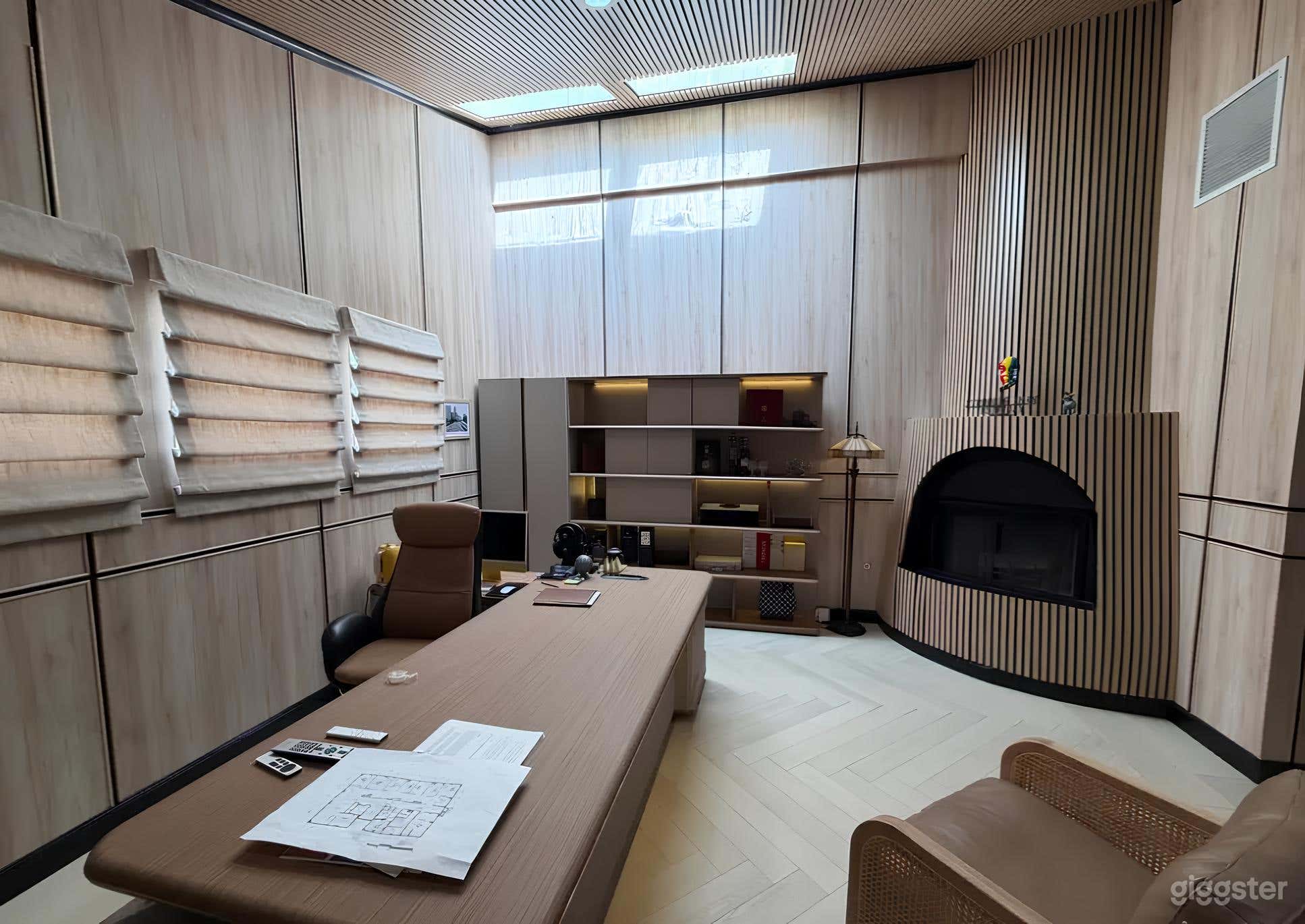 Classic Office with Leather Couches Photo 4