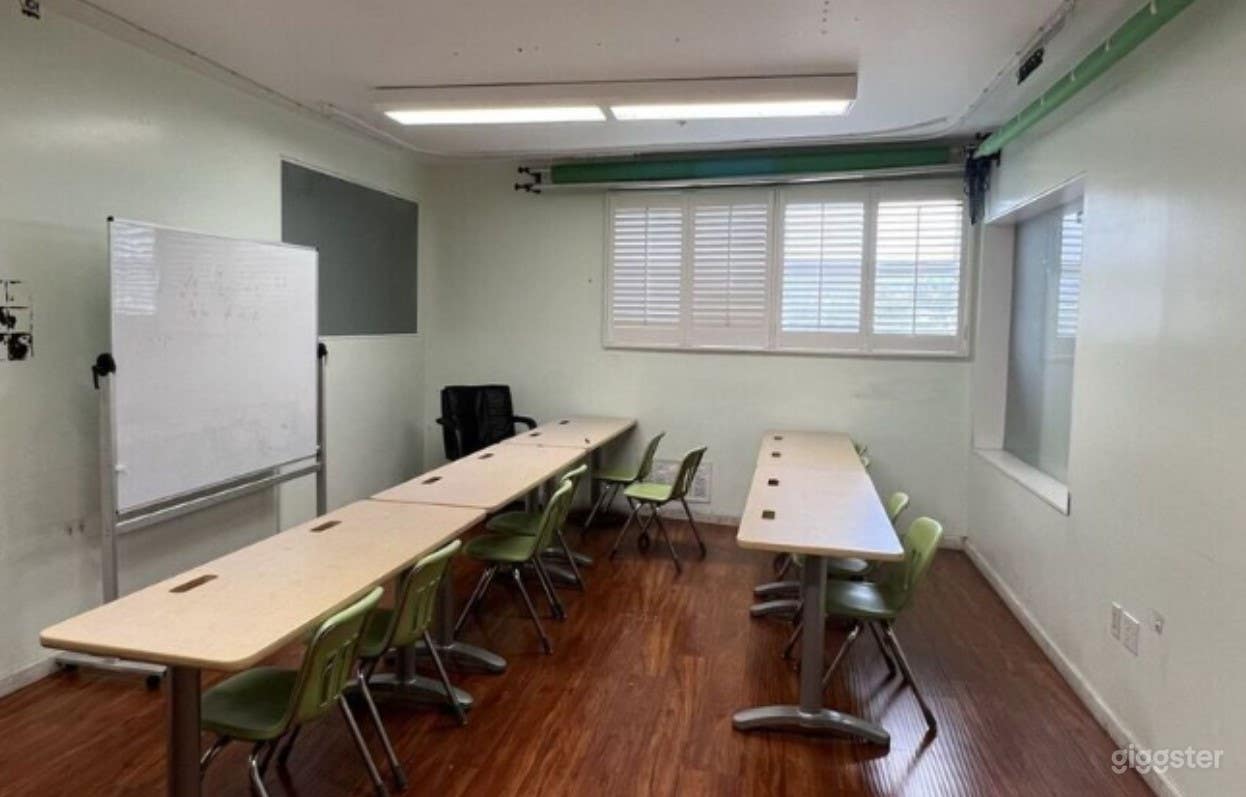 Cozy and Tight Classroom in Glendale Photo 3