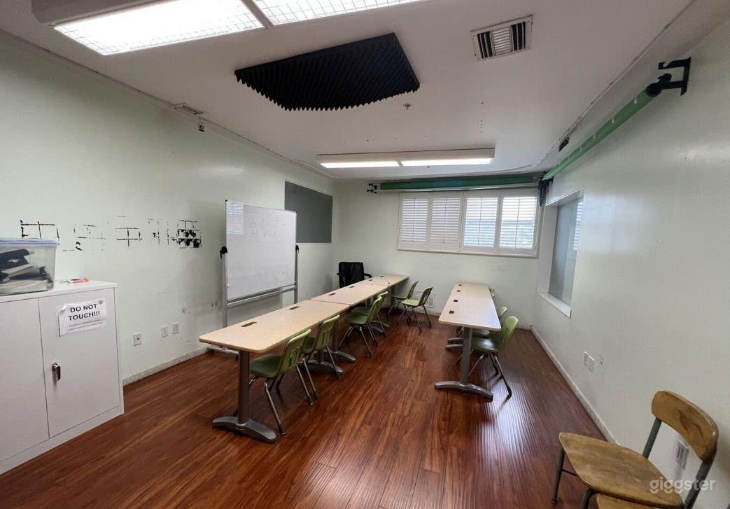 Cozy and Tight Classroom in Glendale Photo 1