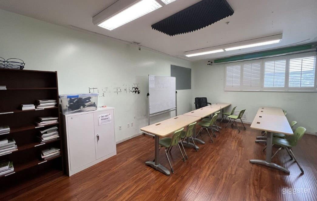 Cozy and Tight Classroom in Glendale Photo 2