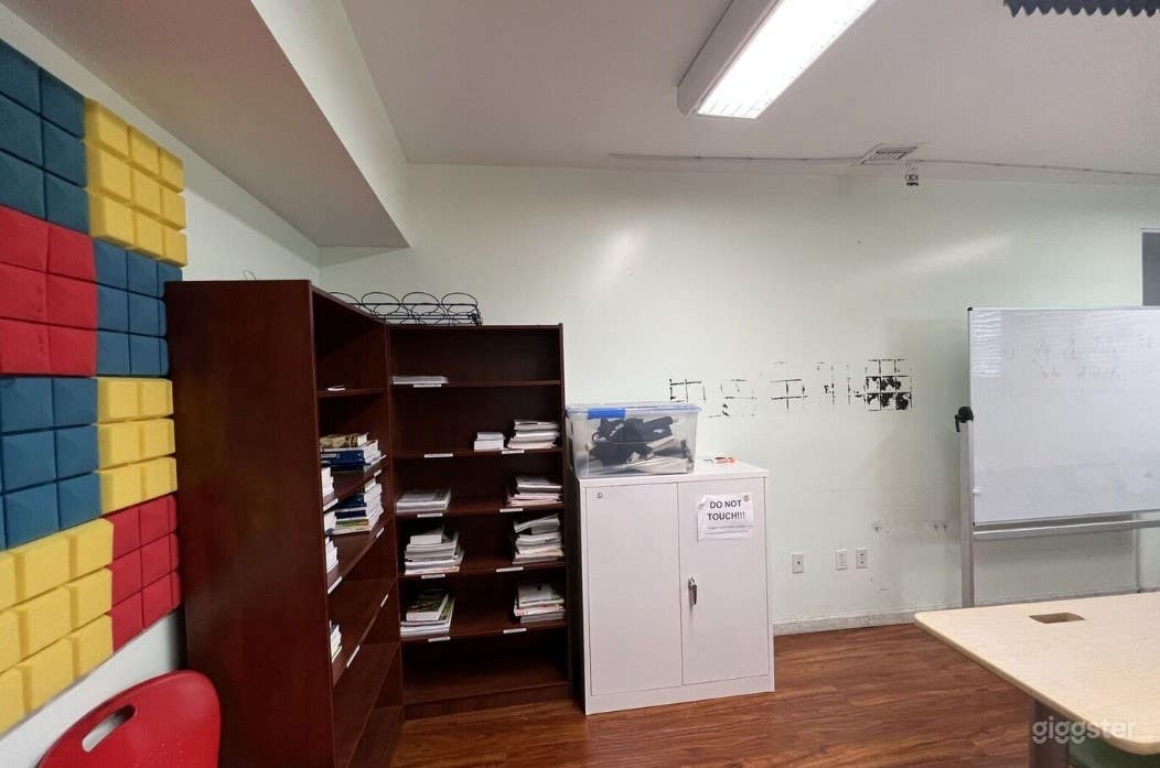 Cozy and Tight Classroom in Glendale Photo 4