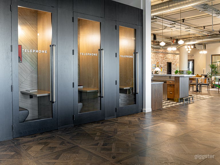  Vibrant High-End Work & Event Space: Main Lounge 