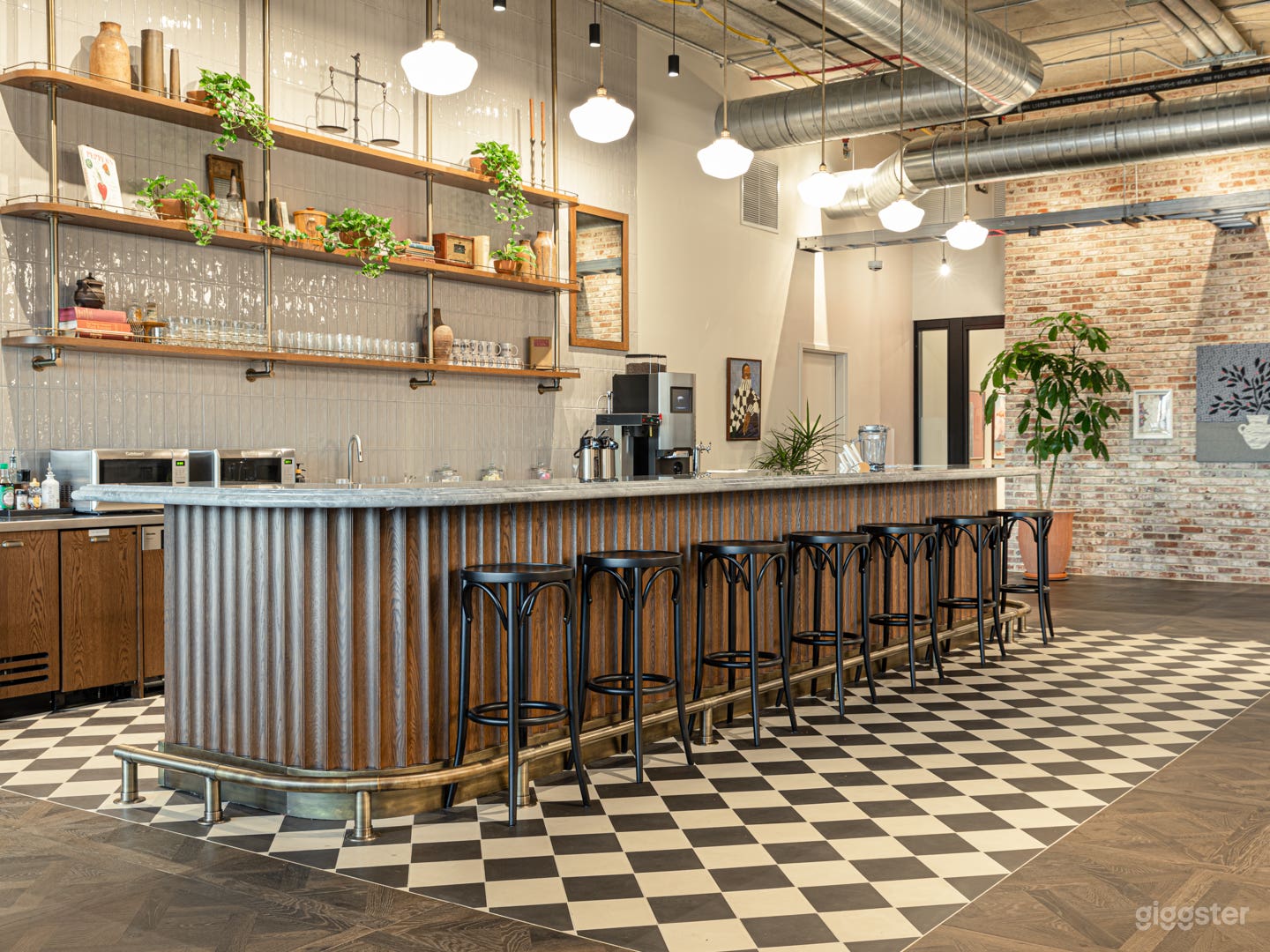 Vibrant High-End Work &amp; Event Space: Main Lounge Photo 3