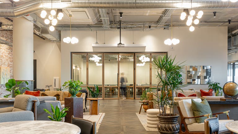  Vibrant High-End Work & Event Space: Main Lounge 