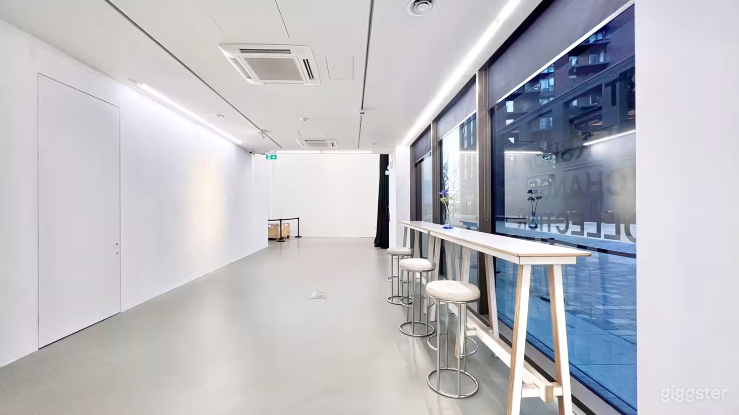 Stunning Gallery Space for Various Events Photo 3