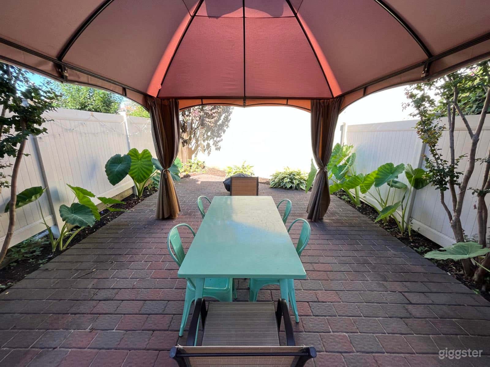 Intimate Backyard Setting Photo 4