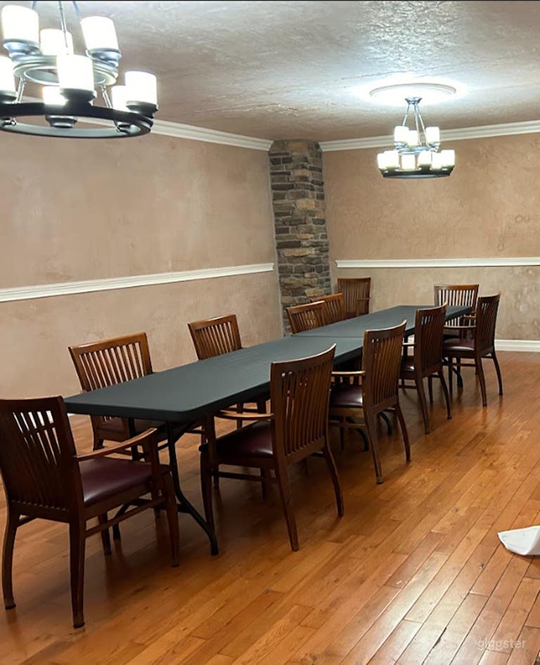  Versatile 10- 12 Seater Conference Room & Event Space 