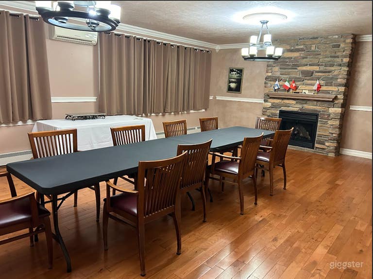  Versatile 10- 12 Seater Conference Room & Event Space 