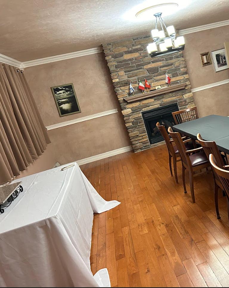  Versatile 10- 12 Seater Conference Room & Event Space 