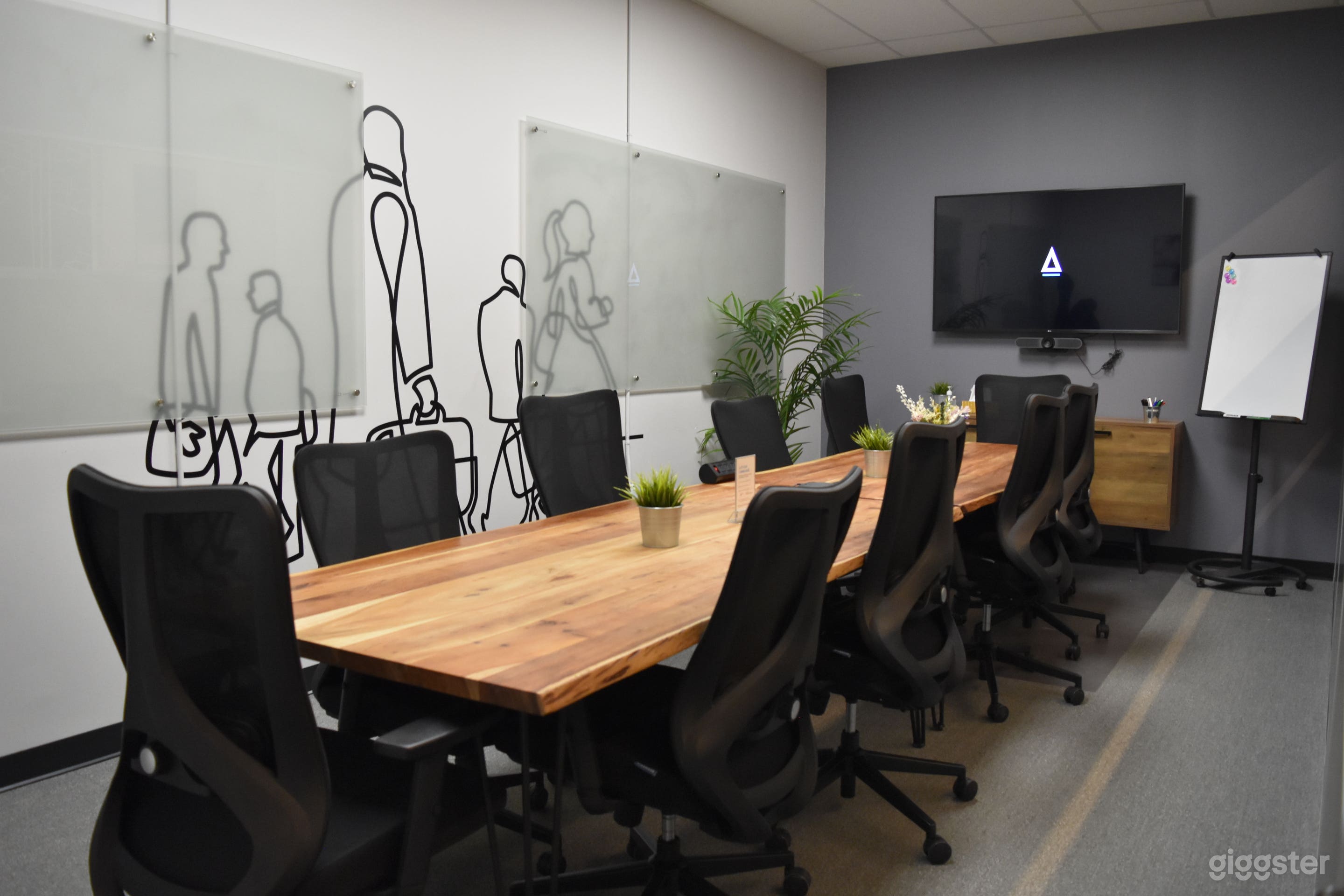Executive Boardroom in Don Mills (10-12) Photo 4