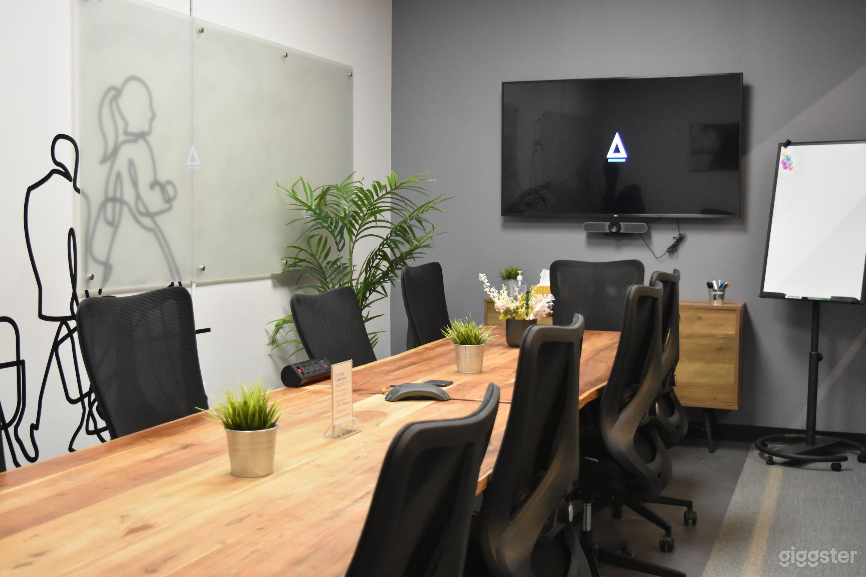 Executive Boardroom in Don Mills (10-12) Photo 3