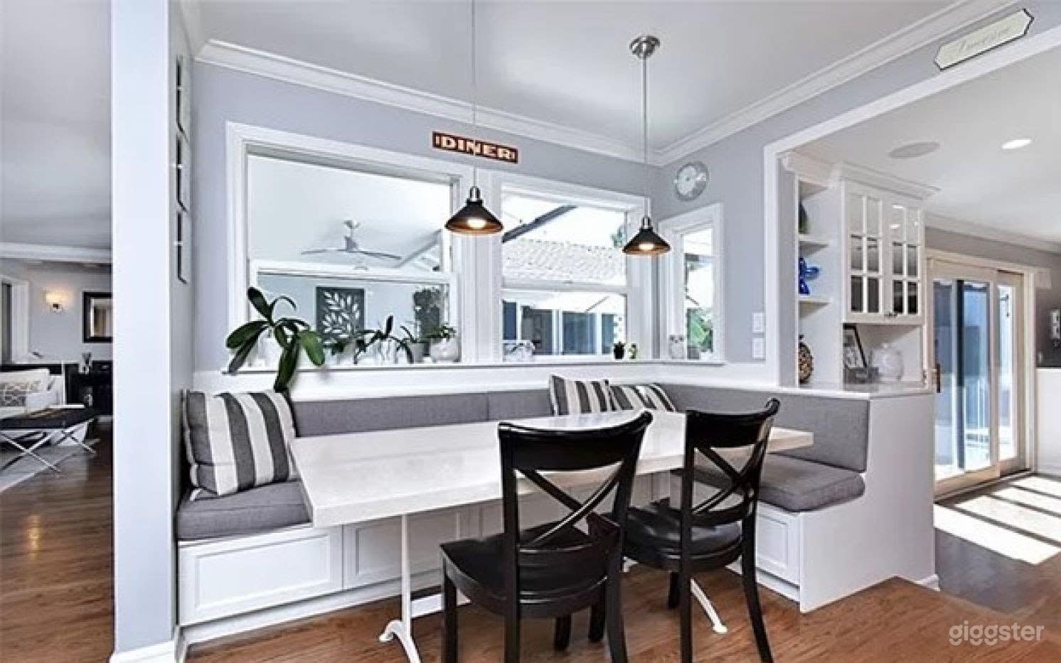 Resort-Like Designer Trousdale Home Photo 3