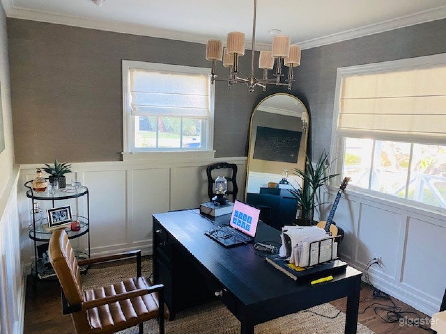 Resort-Like Designer Trousdale Home Photo 4