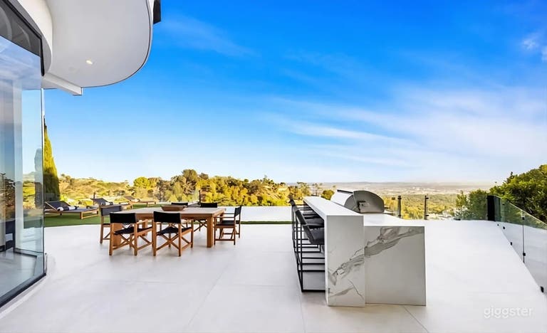  BEVERLY GEM INFINITY-EDGE POOL 