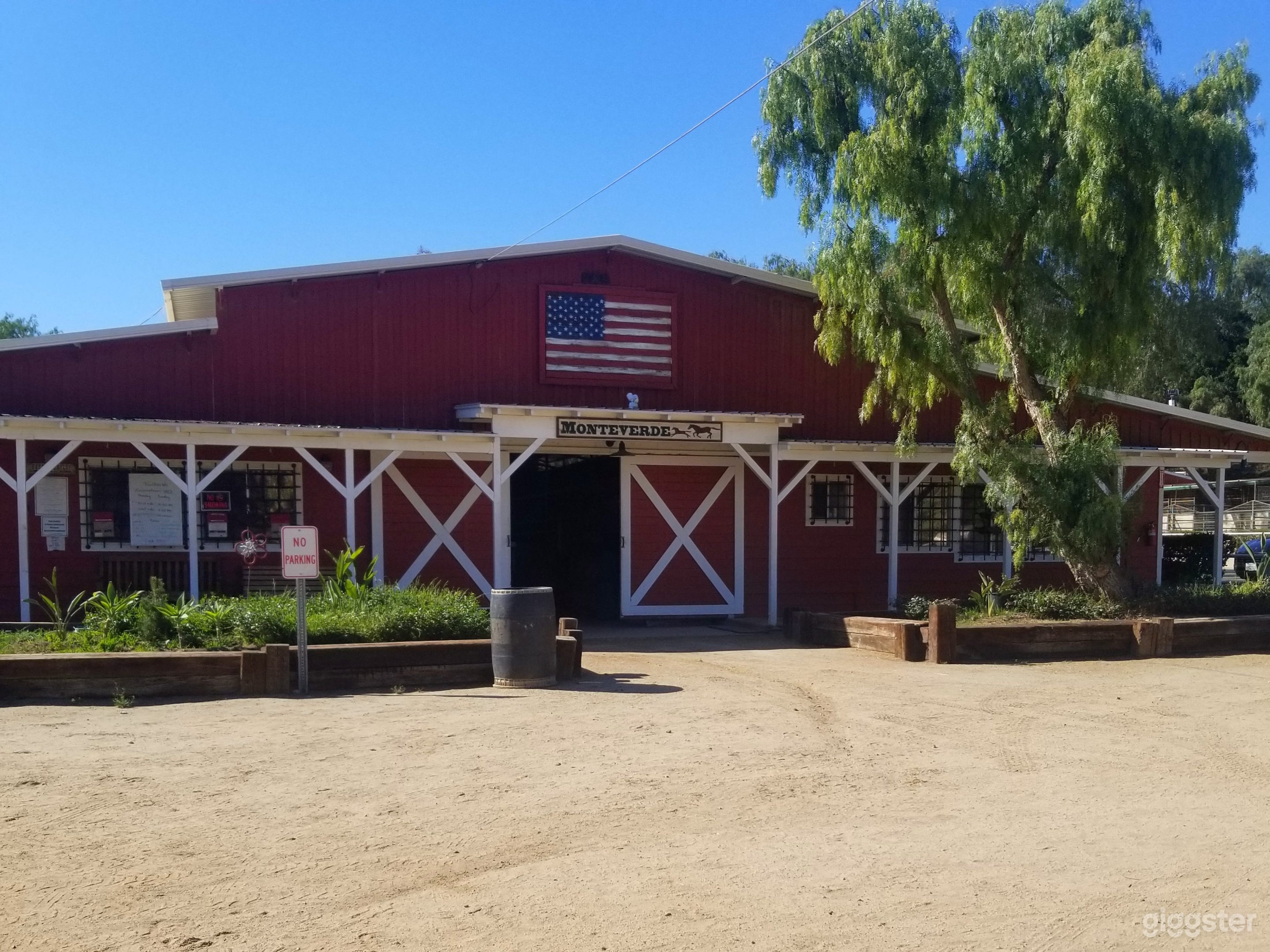 Red Barn Western Stables Saloon Cottages Tunnel Photo 1