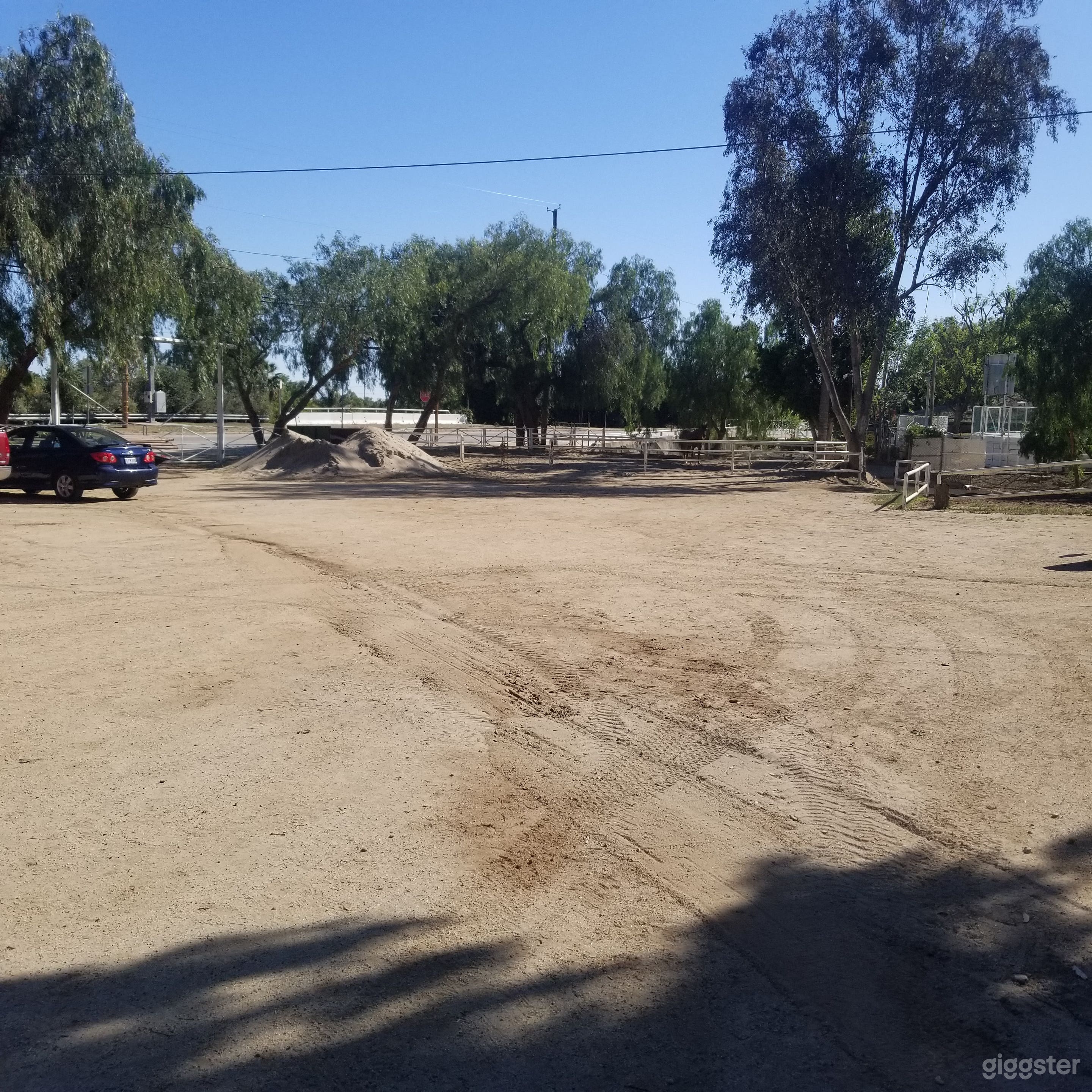 Red Barn Western Stables Saloon Cottages Tunnel Photo 3