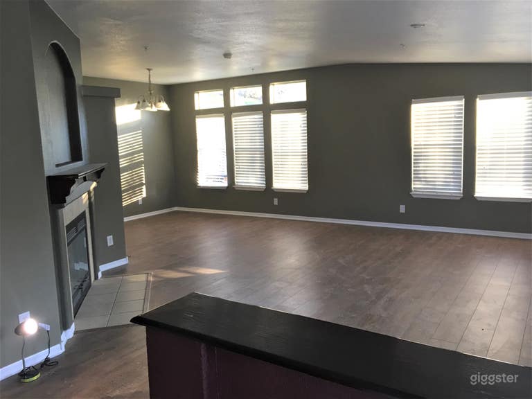  Looking from entry into Living room / Dining 