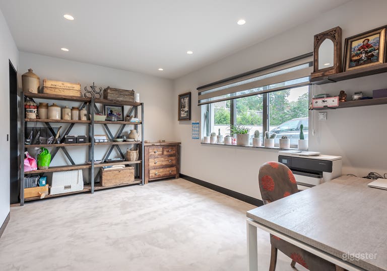  Modern Home with Polished Concrete Flooring 