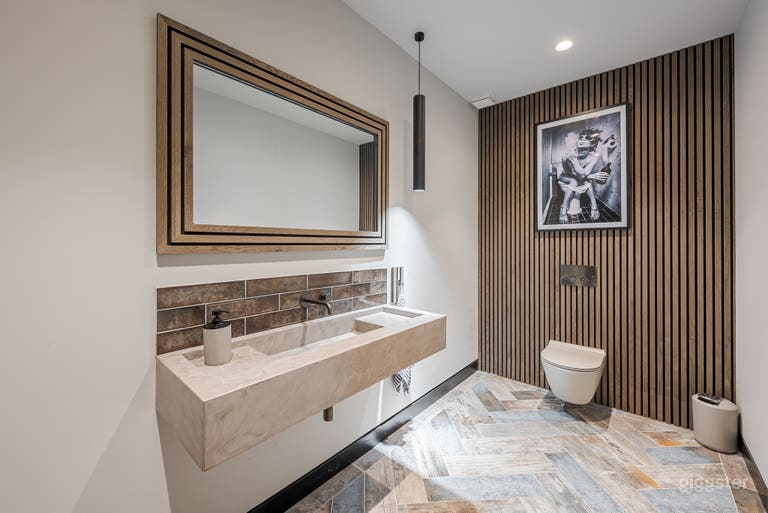  Modern Home with Polished Concrete Flooring 