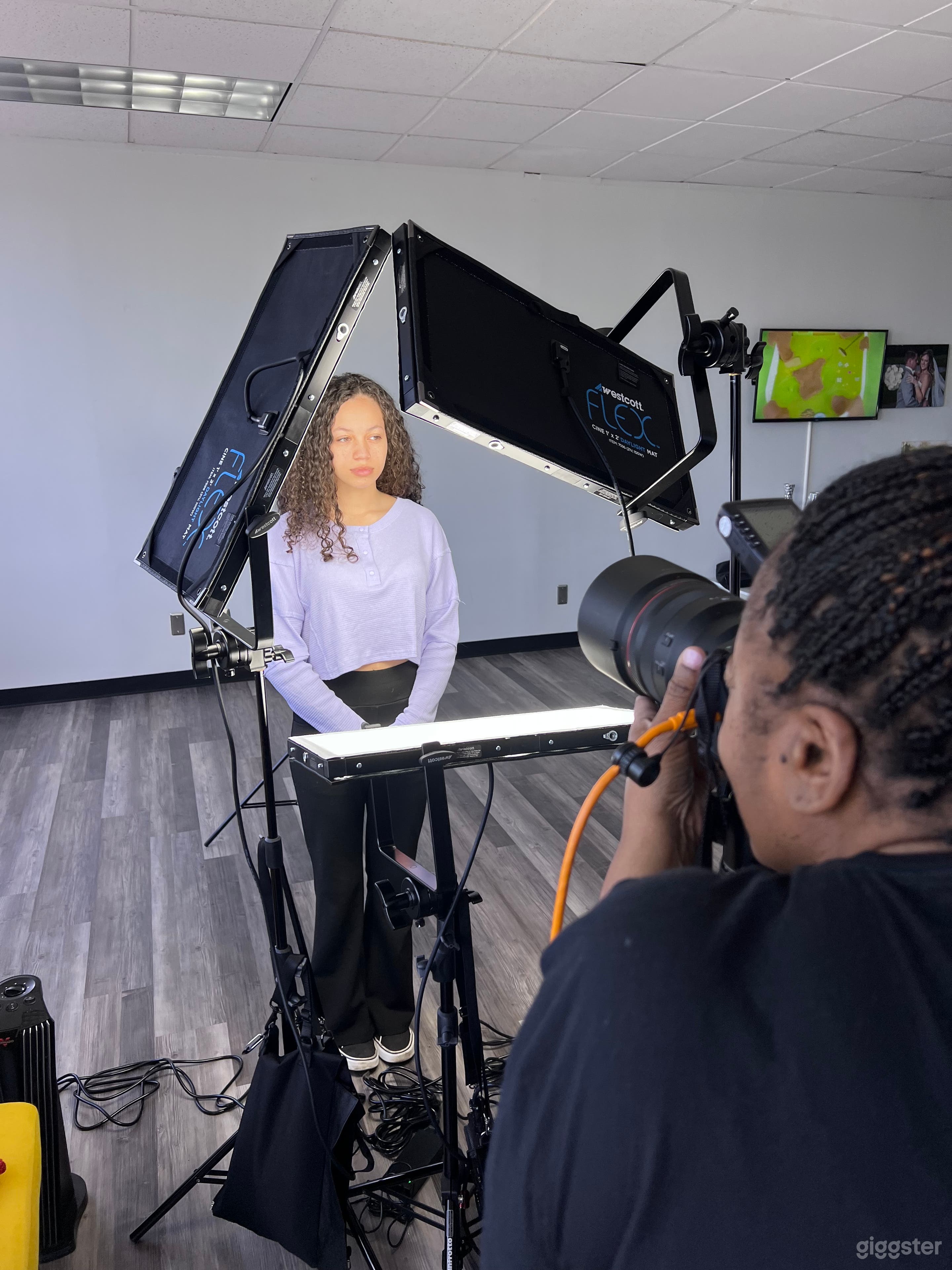 Spacious Photo/Video Studio with Natural Lighting Photo 2