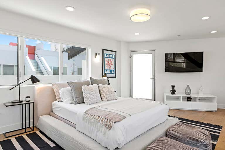  Luxury Sundrenched Penthouse Loft at Melrose Place 