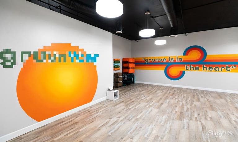  Empty studio room - one corner 