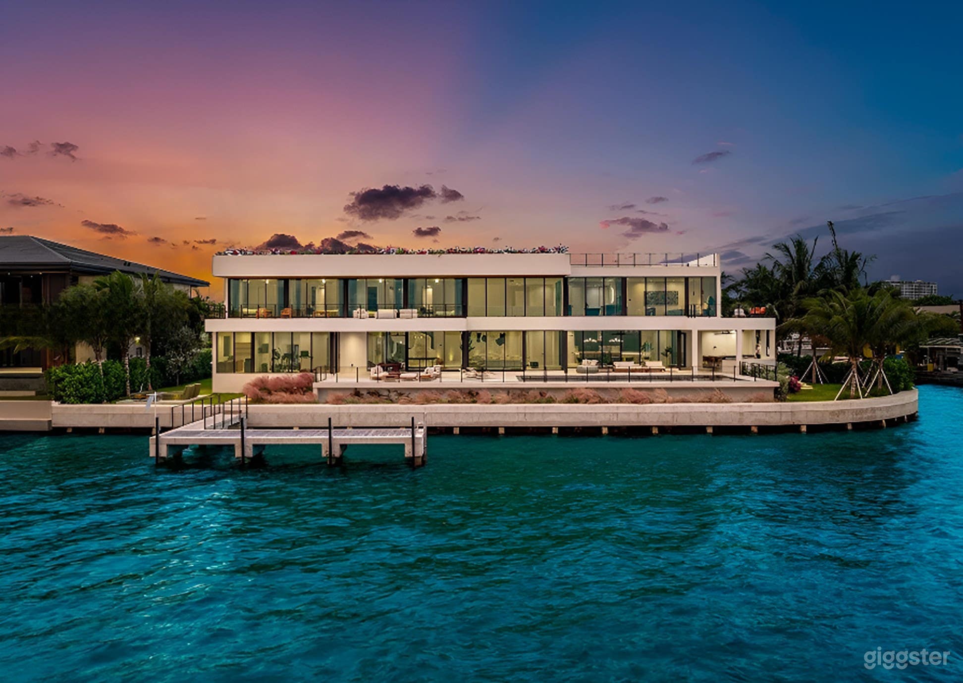 Modern Waterfront Masterpiece (full buy out) Photo 4