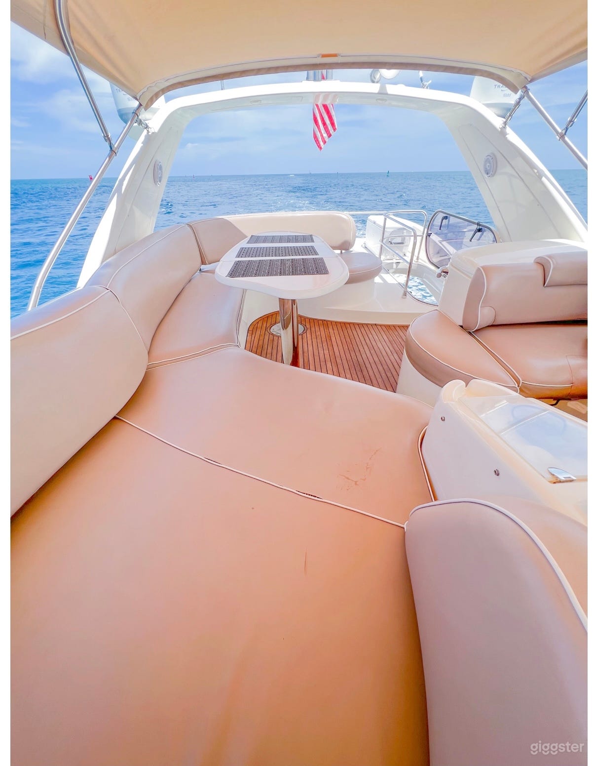 Rent a Luxury 52ft Yacht in the Heart of Miami ! Photo 4