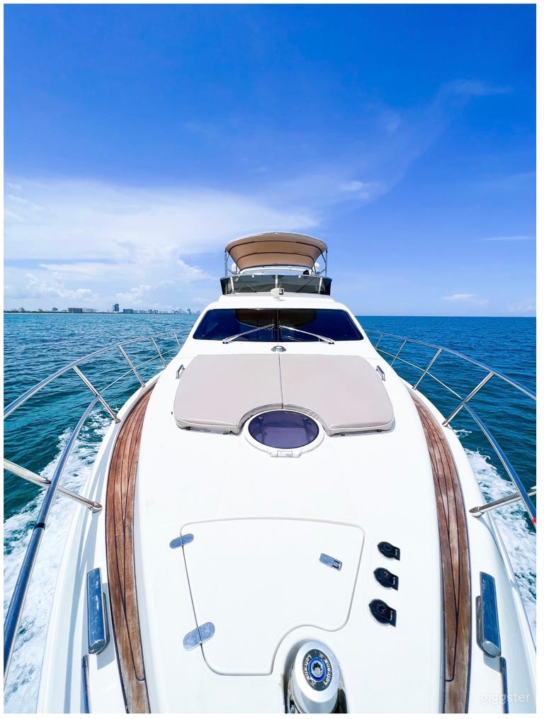  Rent a Luxury 52ft Yacht in the Heart of Miami ! 