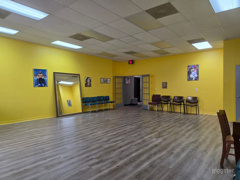  Modern Open Studio for Rehearsals, Classes & Intimate Events 