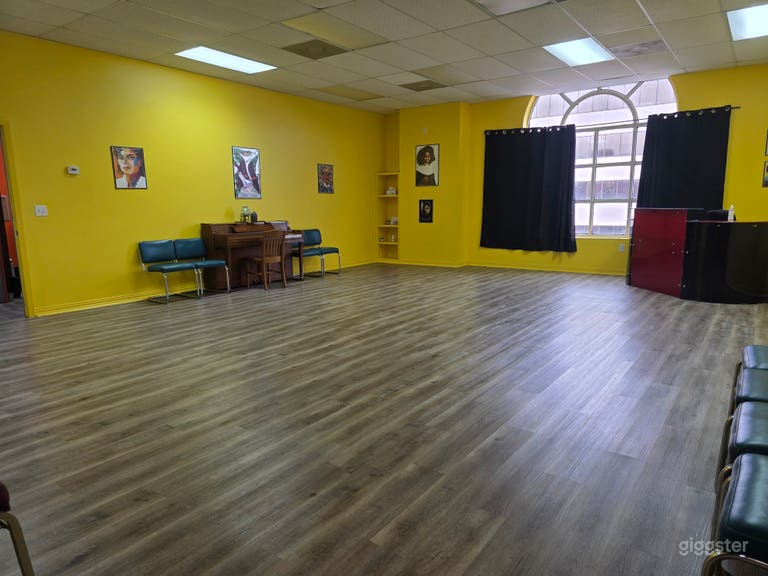  Modern Open Studio for Rehearsals, Classes & Intimate Events 