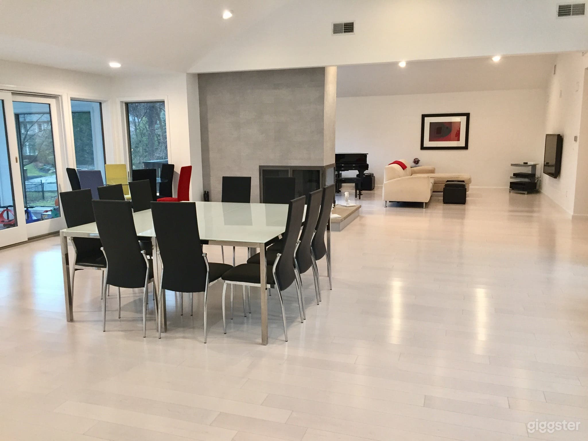 Modern, stylish, minimal home in Orangeburg, NY Photo 3