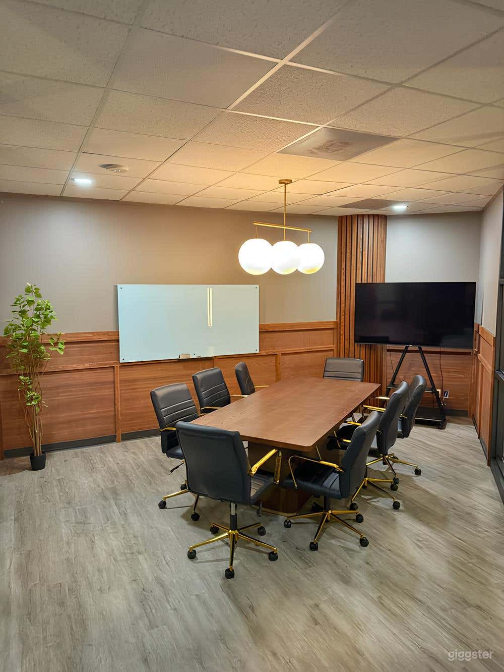 Amber Conference Room (up to 8 people) Photo 1
