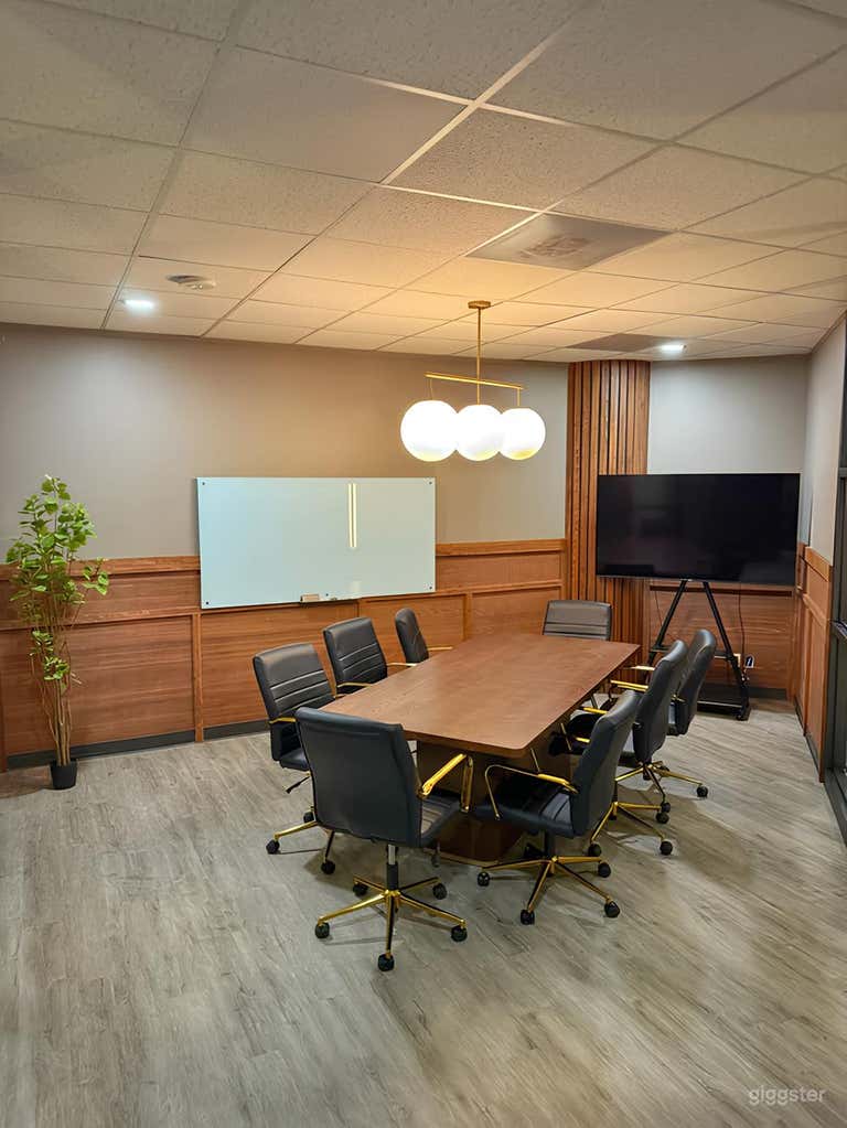  Amber Conference Room (up to 8 people) 