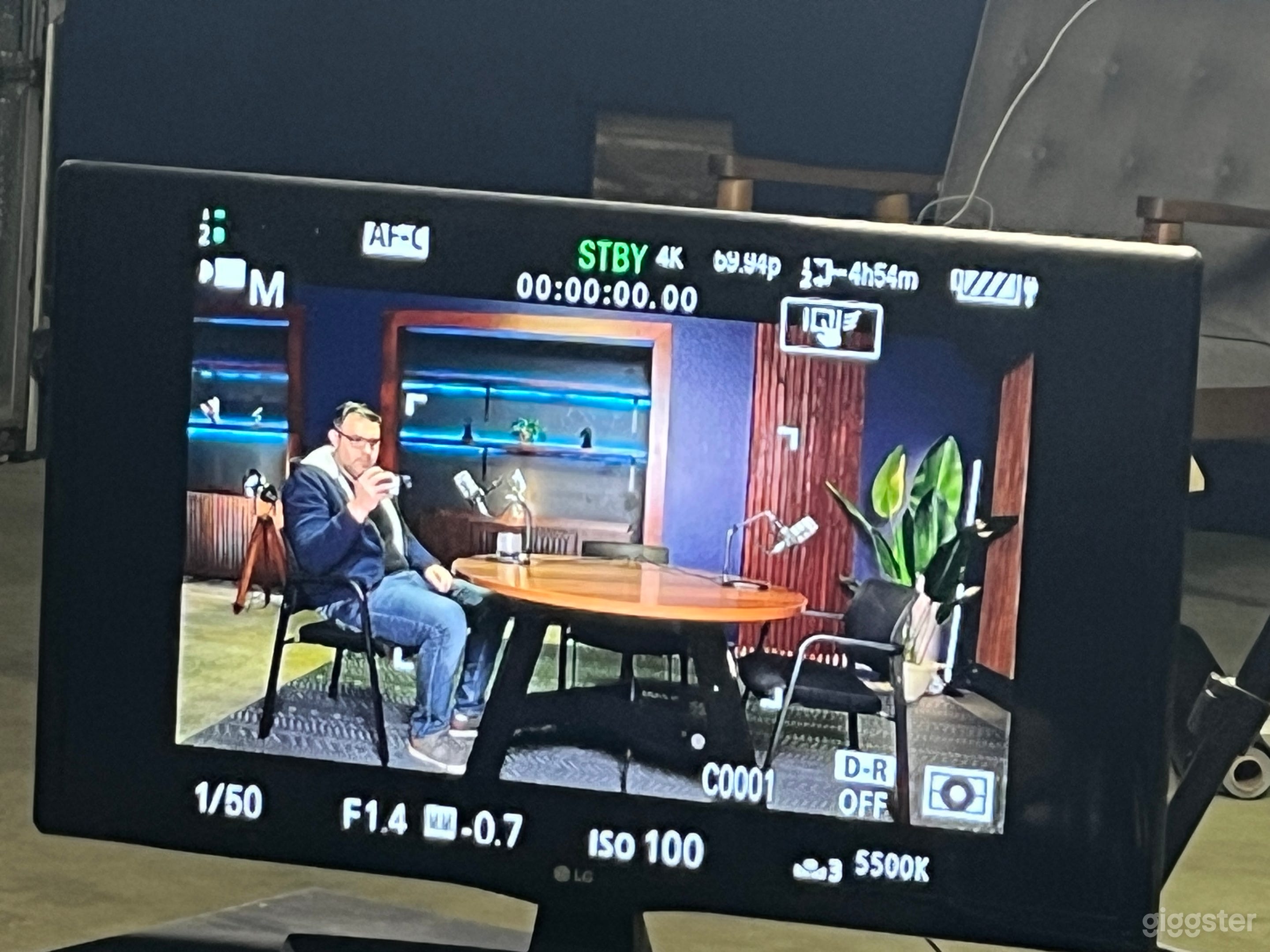 Premium Content &amp; Podcast Studio Photo 4