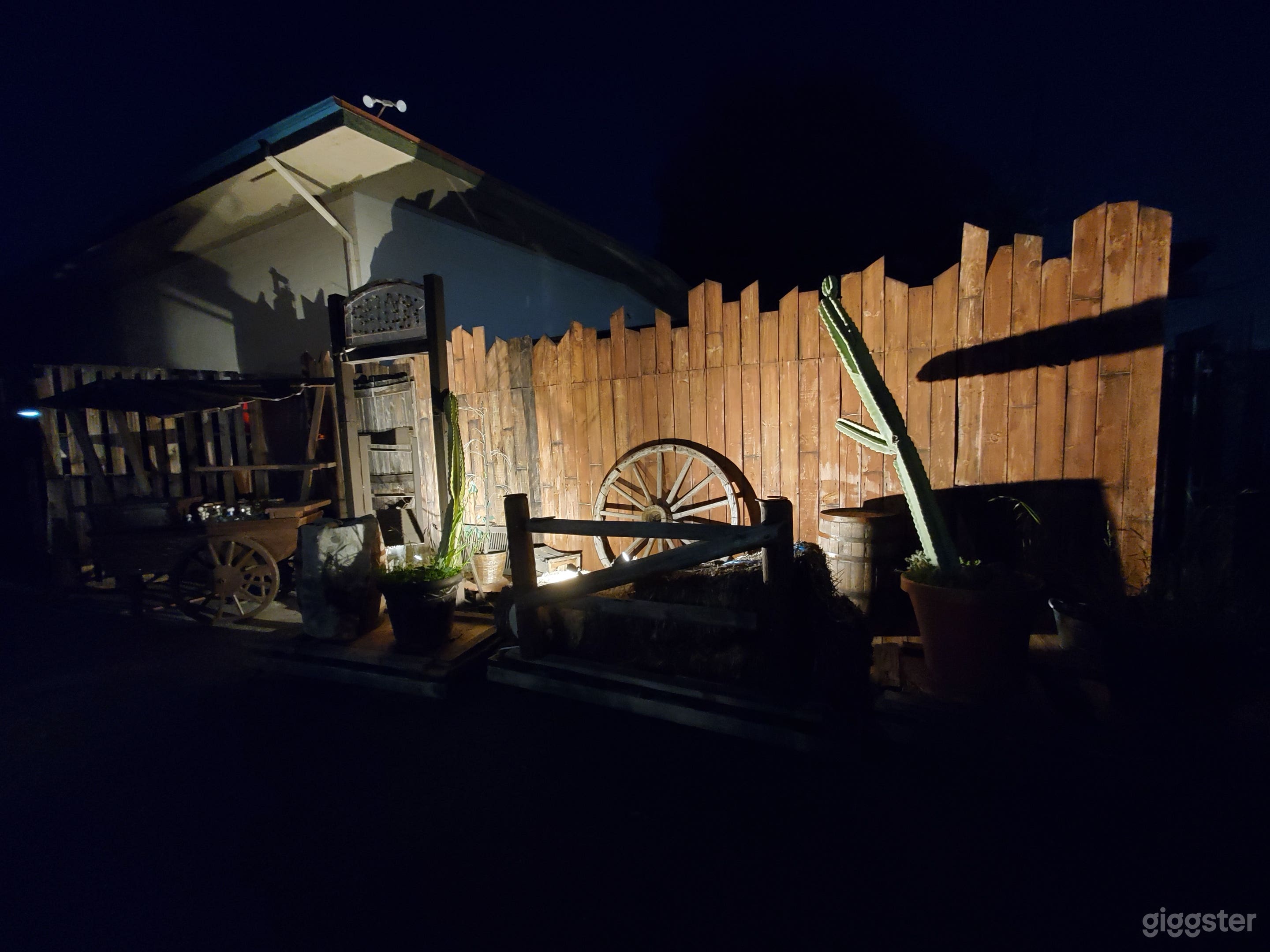 Wild Wild Western Set with a bounty of props! Photo 4