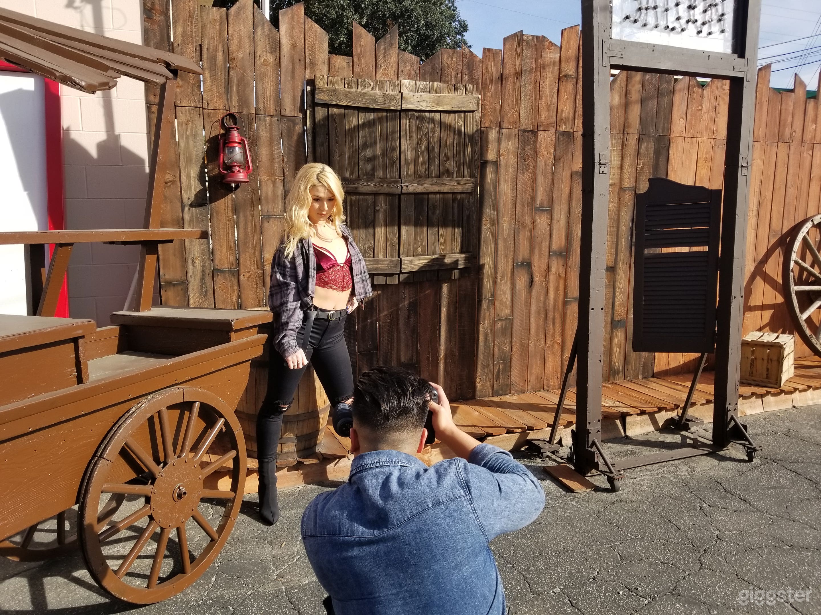 Wild Wild Western Set with a bounty of props! Photo 1