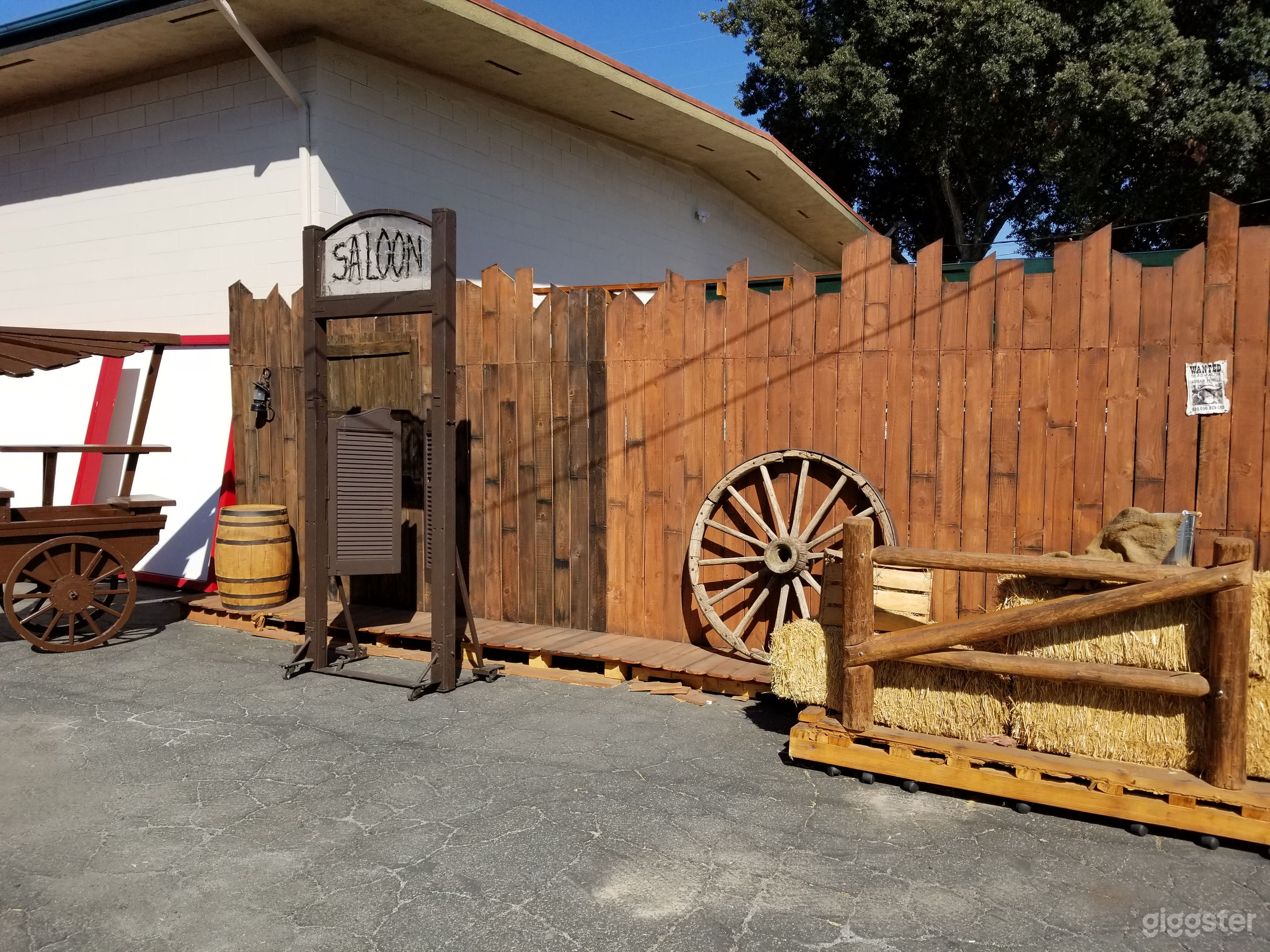 Wild Wild Western Set with a bounty of props! Photo 2