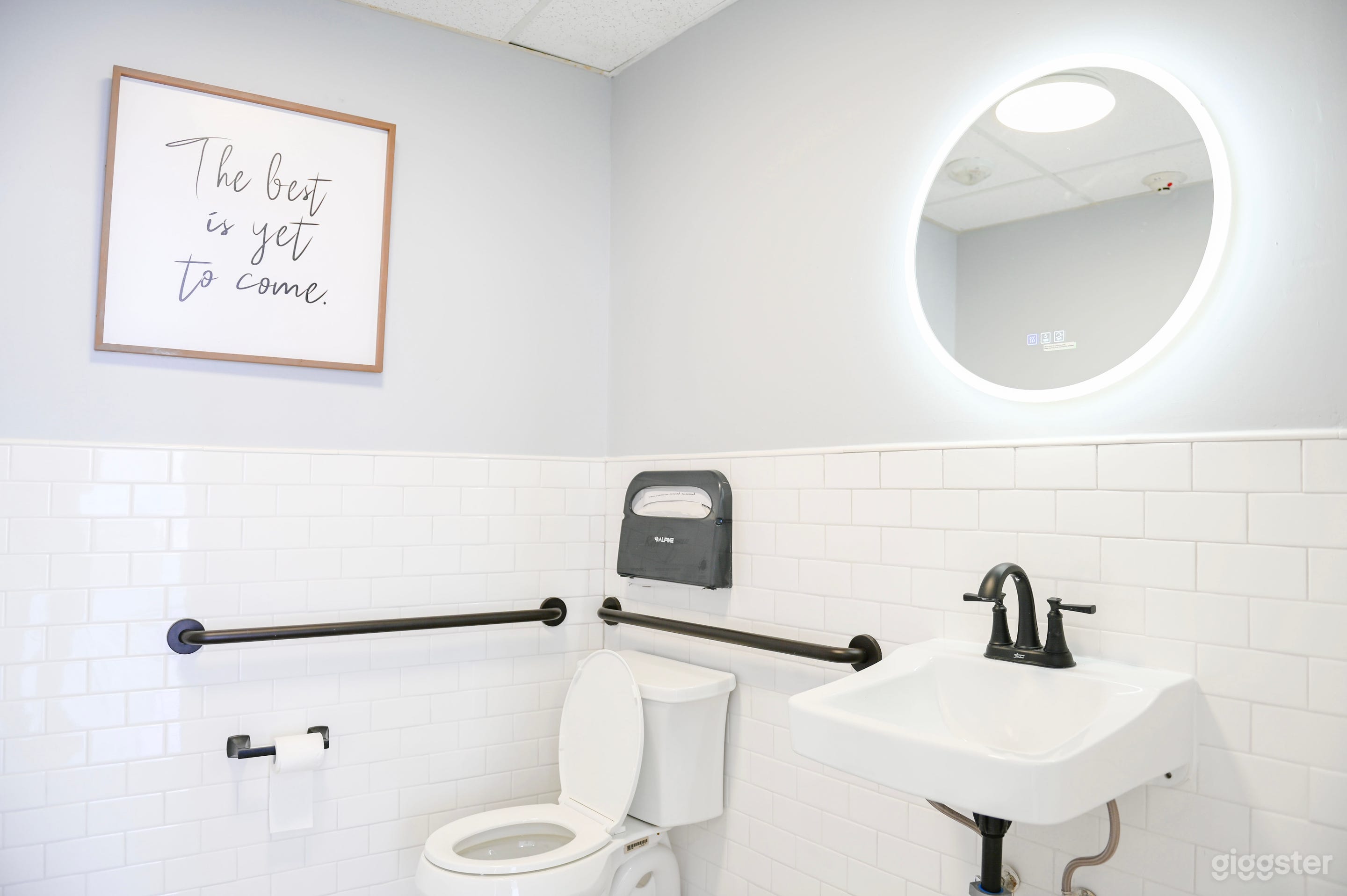 Modern Intimate Event Space Photo 2