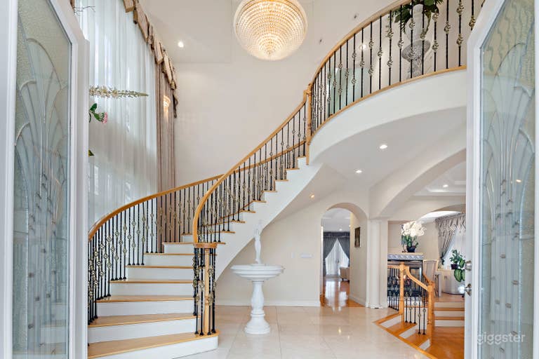  A Resort-Style Colonial 