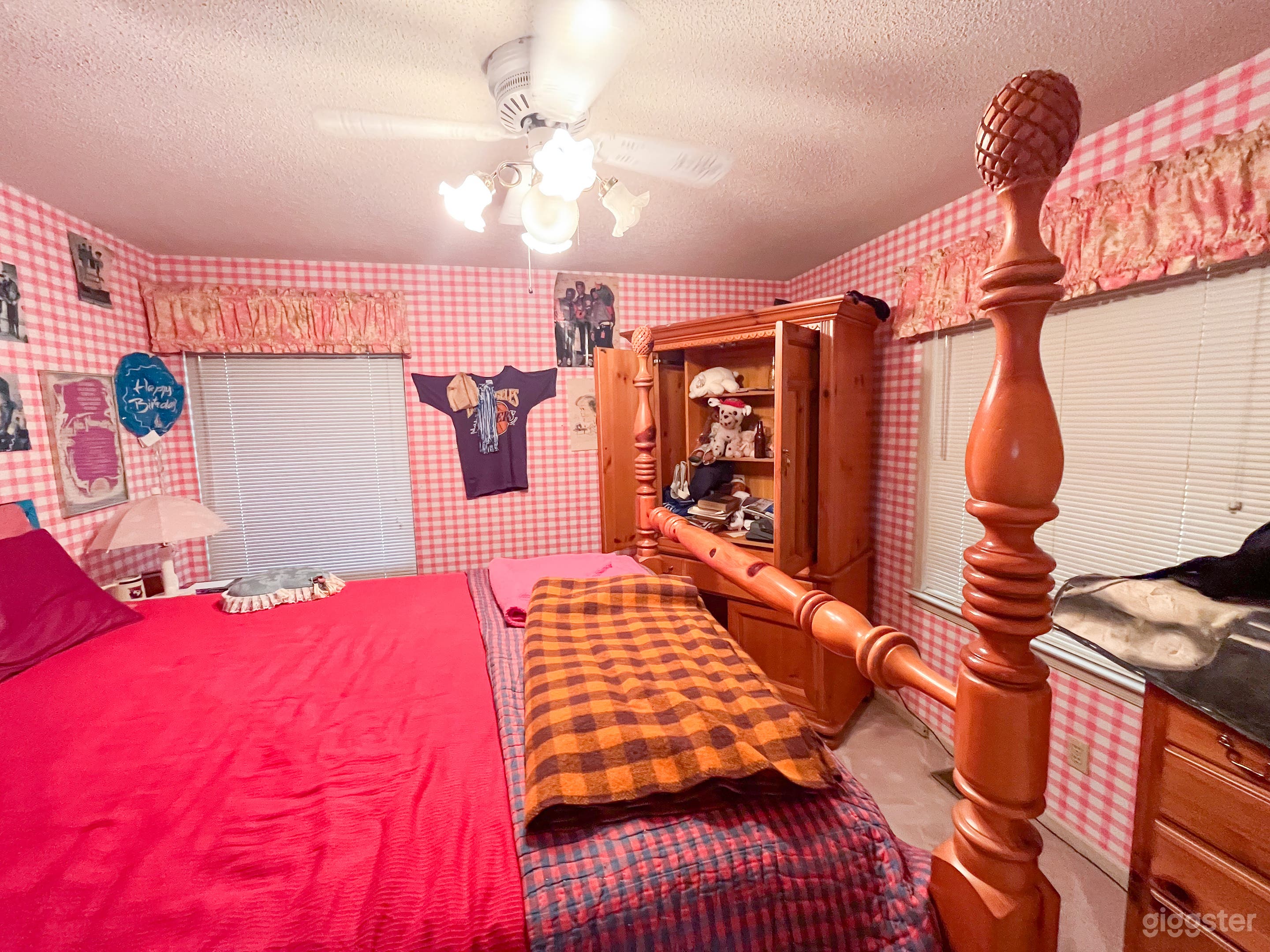 1994 Teenage Girl's Bedroom (inside 70's Ranch) Photo 4