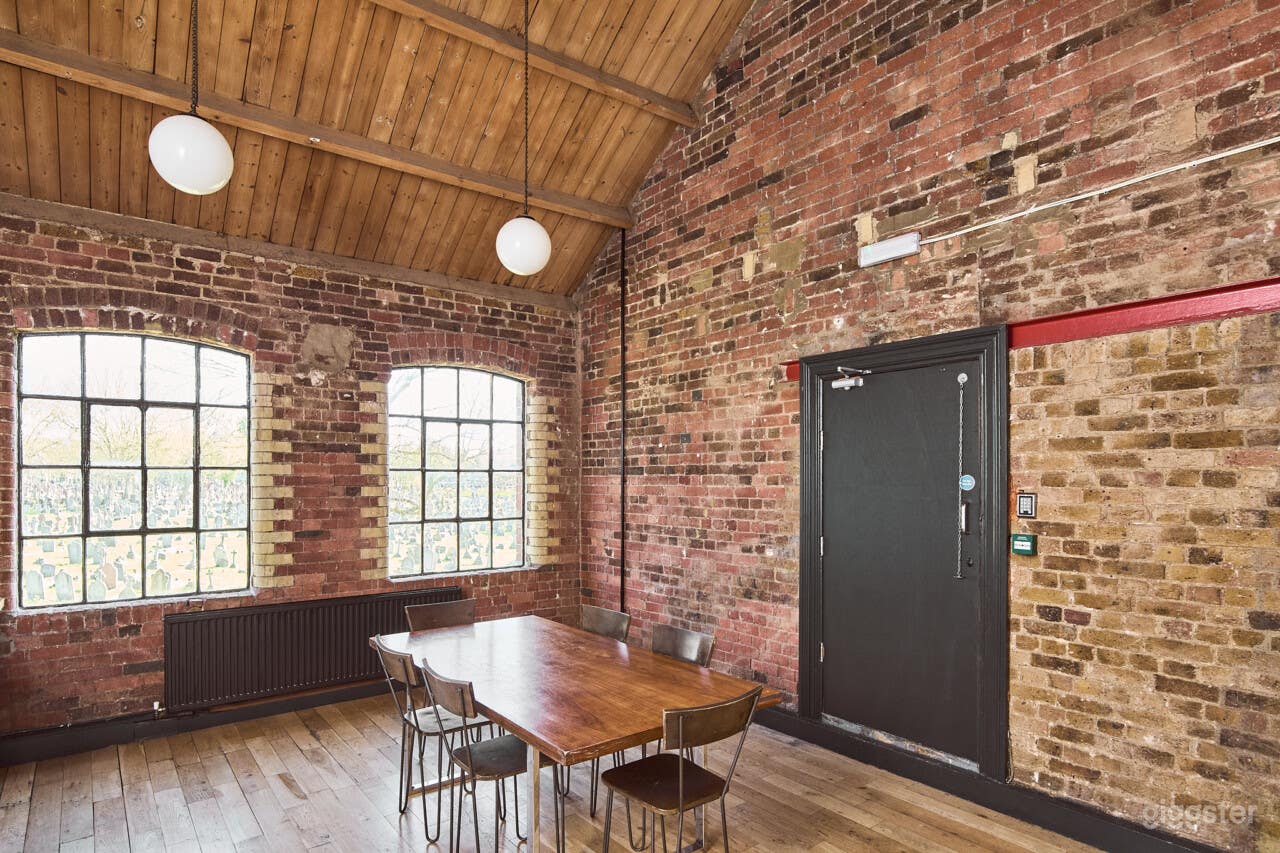 Modern Studio 1 Photo 1