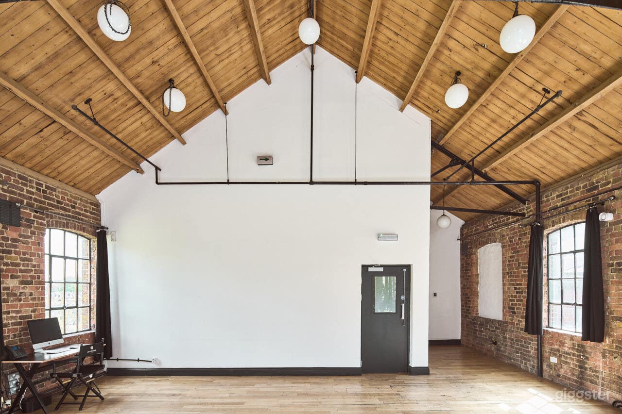 Modern Studio 1 Photo 4