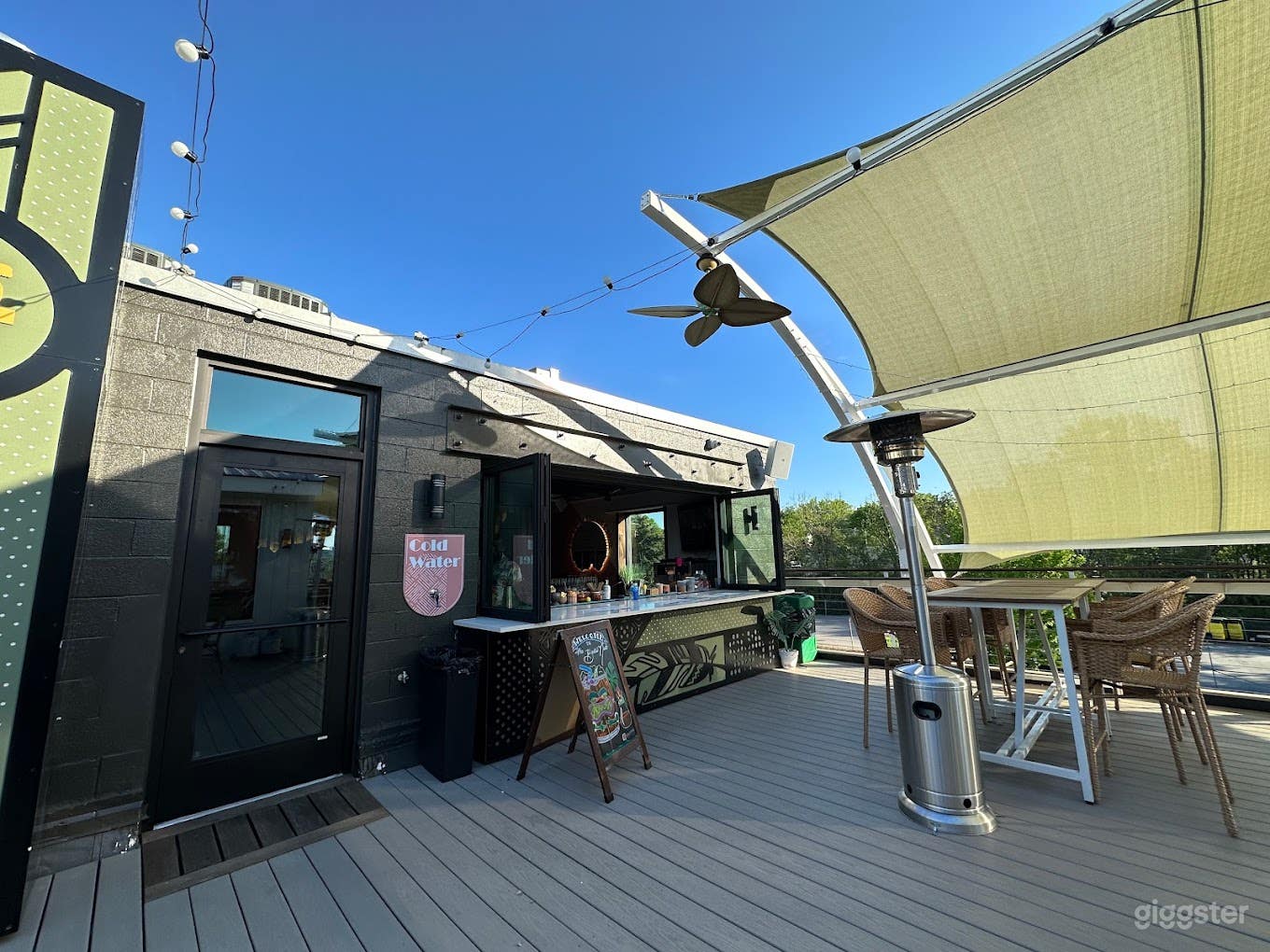 Charlotte Rooftop Tiki Bar With Skyline View Photo 3