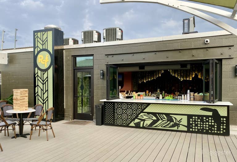  Charlotte Rooftop Tiki Bar With Skyline View 