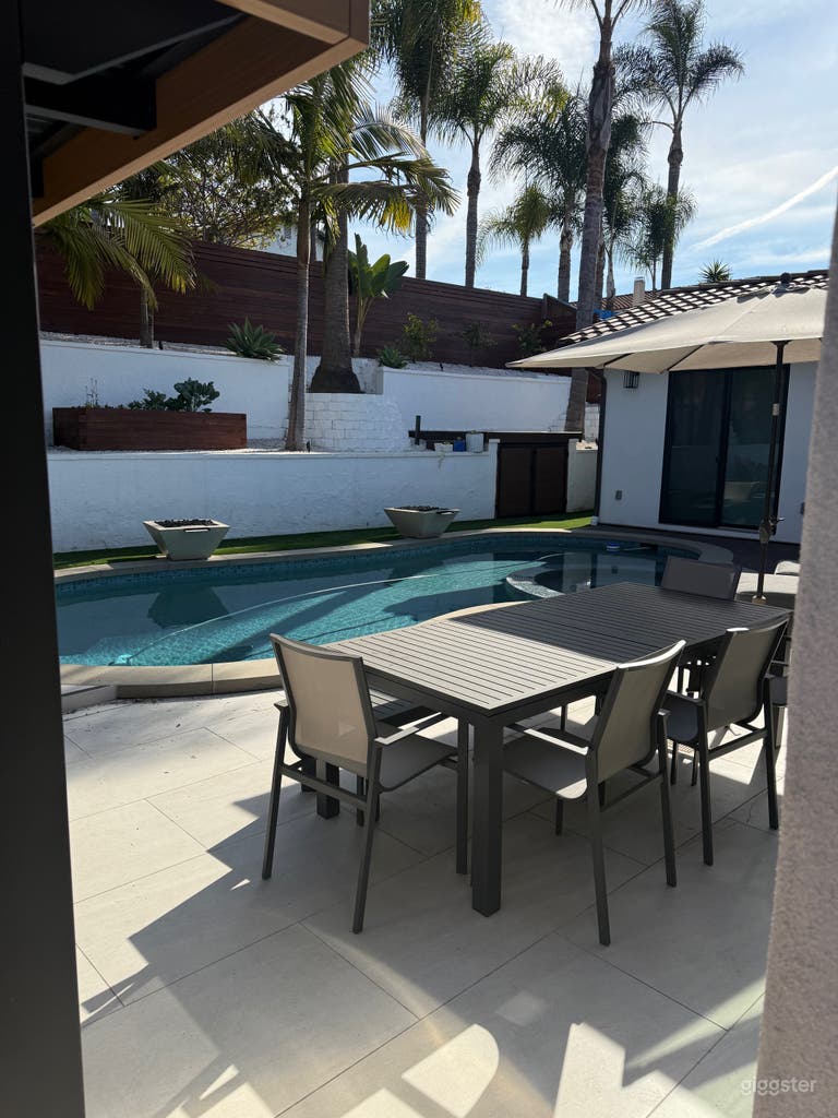  Outdoor Pool with Jacuzzi and Firepit 
