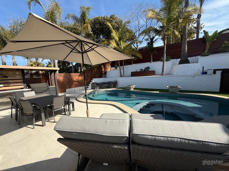  Outdoor Pool with Jacuzzi and Firepit 