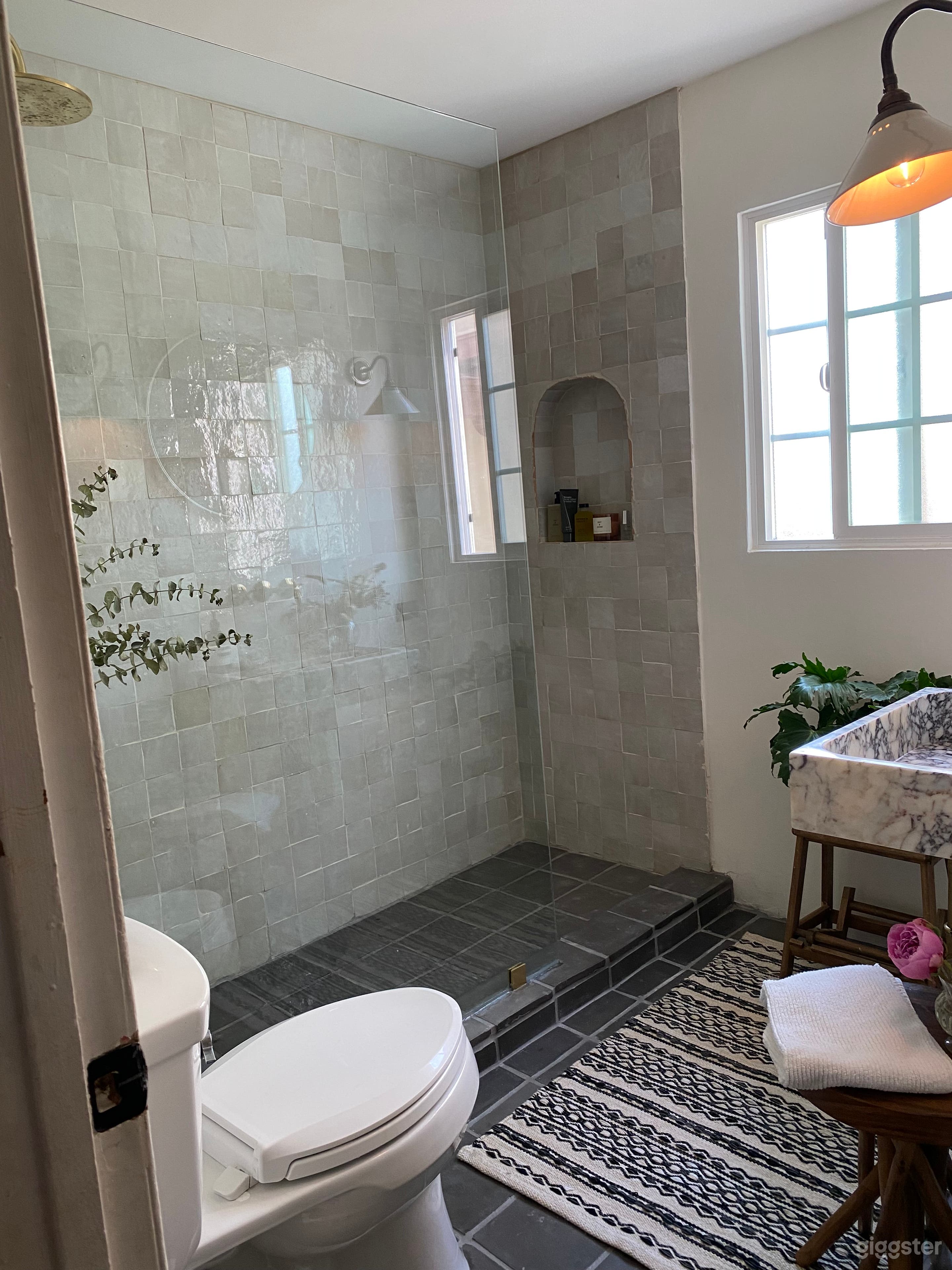 Guest Bathroom main floor 